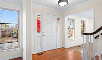 34 N GARFIELD St, Arlington, VA 22201