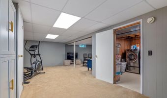 3 Oaks Ct, Albany, NY 12203