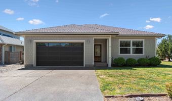 847 CARTER St, Bandon, OR 97411