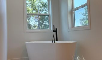 2011 N UPTON St, Arlington, VA 22207
