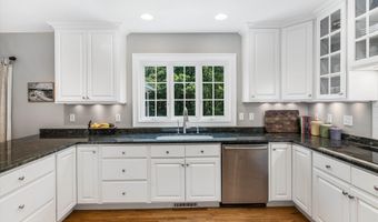 11 Mcafee Farm Rd, Bedford, NH 03110