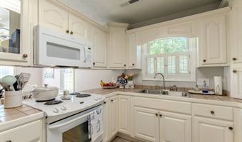 224 Willow Dr, Adamsville, TN 38310