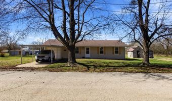427 N Harrison Ave, Aurora, MO 65605