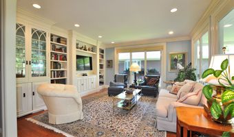 2 Schuyler Ln 2, Bloomfield, CT 06002