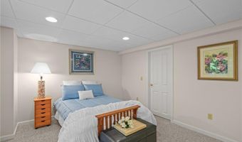 105 LYNN Cir, East Greenwich, RI 02818