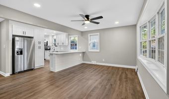 305 W 4TH Ave, Barrington, NJ 08007