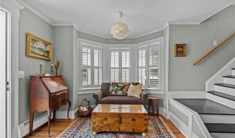 8 Sanford St, Newport, RI 02840