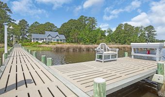 555 Dawson Creek Dr, Arapahoe, NC 28510
