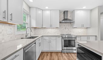 5915 LARPIN Ln, Alexandria, VA 22310