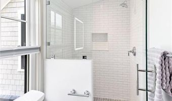 35 Coggeshall Ave, Newport, RI 02840