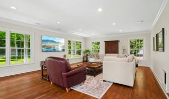 2 Knollwood Ln, Darien, CT 06820