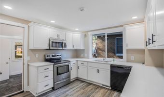 217 N 6th St, Adel, IA 50003