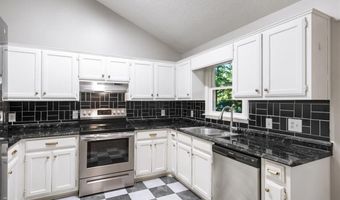 1528 Oakleaf Dr, Auburn, GA 30011