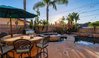 949 S Peregrine Pl, Anaheim, CA 92806