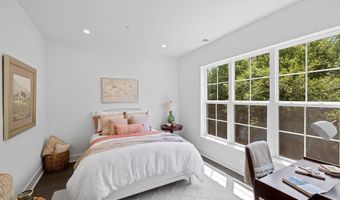 2550 FARMSTEAD Dr, Rockville, MD 20850