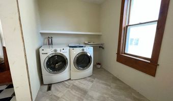 212 N WATER St, Algoma, WI 54201