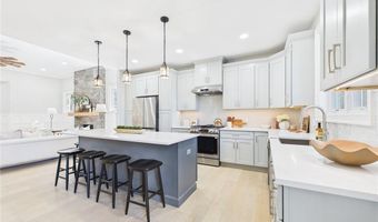 44 Middle St, North Kingstown, RI 02852