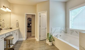 205 Colfax Dr, Boiling Springs, SC 29316