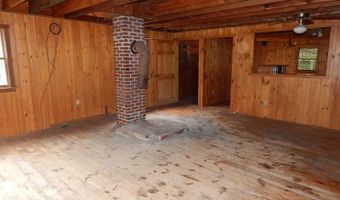 17 W Birch Ln, Beaver Cove, ME 04441