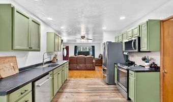 922 S Oak Ave, Aurora, MO 65605