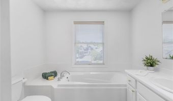 45 FOX Dr, Narragansett, RI 02882