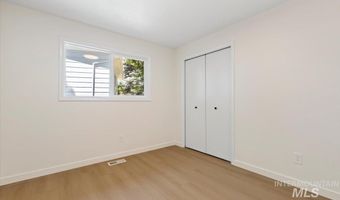 8450 W Canterbury Dr, Boise, ID 83704