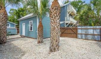 111 4th St, Apalachicola, FL 32320