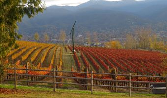 1320 N Mountain Ave, Ashland, OR 97520