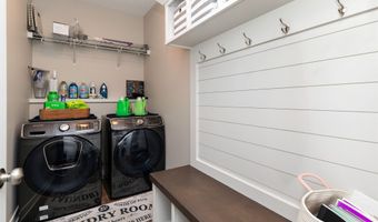 916 35th St SW, Altoona, IA 50009