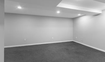 19 Stanley Ln, Middletown, NJ 07748