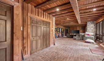 622 Golf Course Rd, Altoona, PA 16601