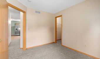 2100 Burr Oak Dr Ln B, Austin, MN 55912