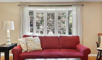 8 Brookdale Cir, Billerica, MA 01821