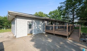 313 S 6th Ave, Brandon, SD 57005