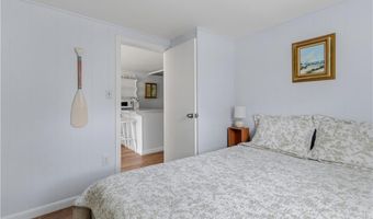 8 Presque Isle Trl, Narragansett, RI 02882
