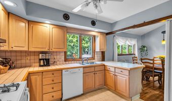26 Allen Dr, Allentown, NJ 08501