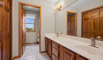 1713 Edgewood Dr, Algonquin, IL 60102