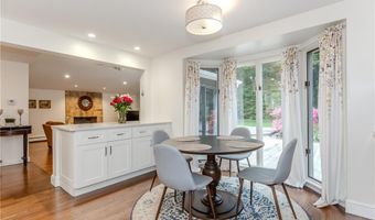 7 White Birch Rd, Cranston, RI 02920