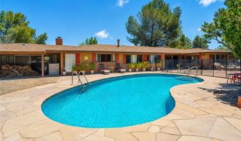 19955 Chickasaw Rd, Apple Valley, CA 92307