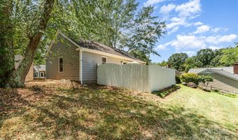 2722 Hillmont Dr, Charlotte, NC 28226