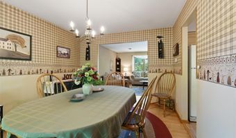 10 Sabin Dr, Airmont, NY 10901