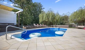 28 W Park Ave, Belford, NJ 07718