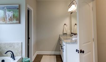 50 High Water Dr, Benton, LA 71006