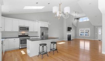 5 Thelma Ln 5, Middletown, RI 02842