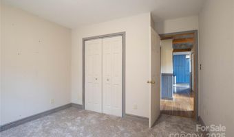 400 Three Dog Mountain Rd, Bakersville, NC 28705