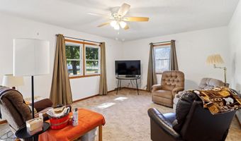 712 Rapids St, Adel, IA 50003