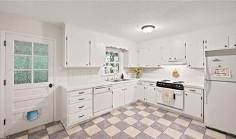 159 Charlotte Pl, Advance, NC 27006