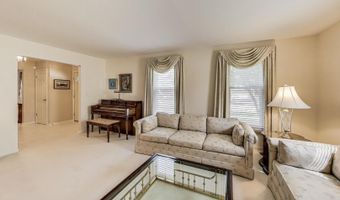 715 W Whiting Ln, Arlington Heights, IL 60004