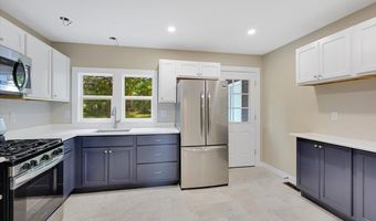24 Bennington Ct, Burlington, VT 05408