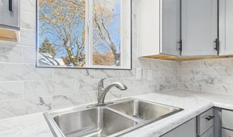 10 W 41st St, Anderson, IN 46013